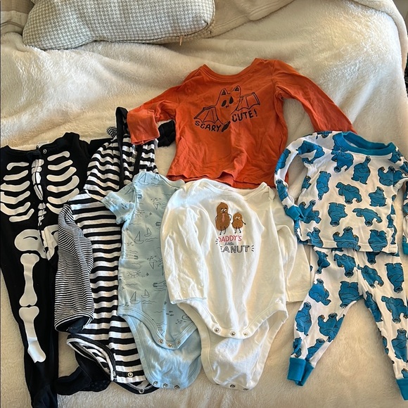 Lot of boys 18-24 month onesies and pajamas - Picture 1 of 6